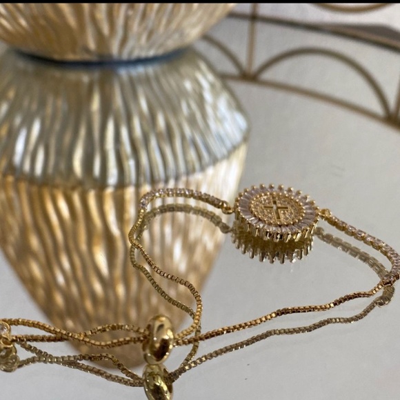 Diamond cross bracelet - Picture 2 of 2